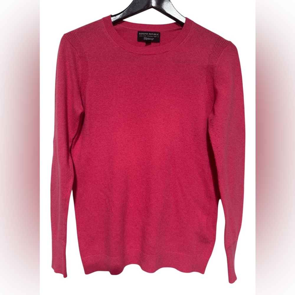 Banana Republic Raspberry Crew Neck Knit Sweater In Women’s Size S